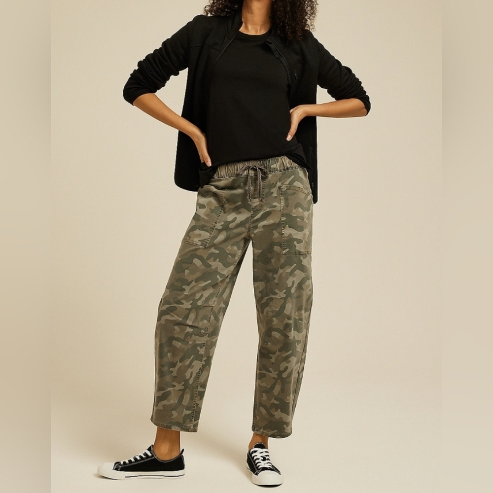 Maurices Women's Cropped Barrel Leg Camo Drawstring Pants - Olive/Brown